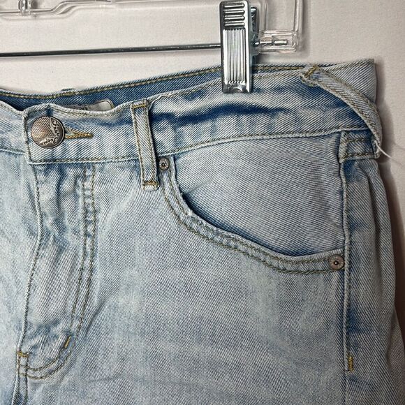 Free People Crochet Trim Denim Shorts. Size 28. - Picture 4 of 9